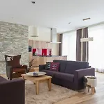 The House Zell Am Aparthotel