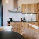 The House Zell Am Aparthotel