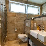 Aparthotel The House Zell Am 4*