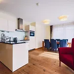 The House Zell Am Aparthotel