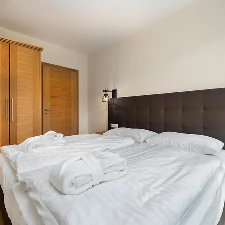 Aparthotel The House Zell Am 4*