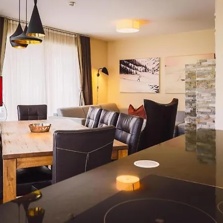 アパートホテル The House Zell Am ツェル アム ゼー