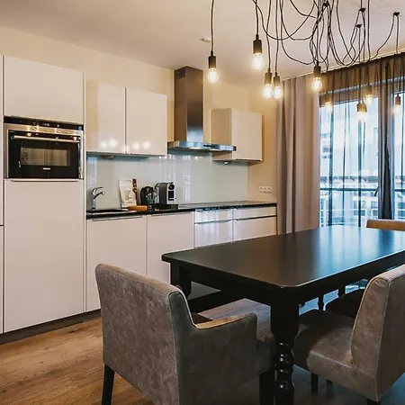 The House Zell Am アパートホテル 4*