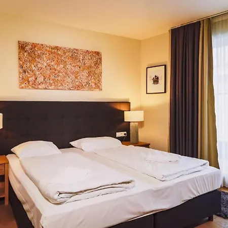 The House Zell Am Lägenhetshotell