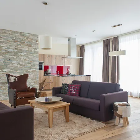 The House Zell Am Aparthotel