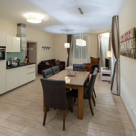 The House Zell Am 4*