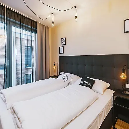 The House Zell Am Апарт-готель