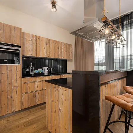 ذا هاوس زيل أم سي