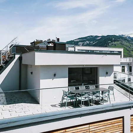 The House Zell Am Aparthotel 4*
