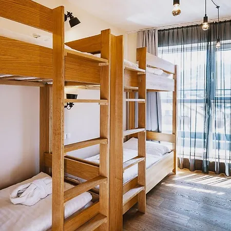 The House Zell Am Lägenhetshotell