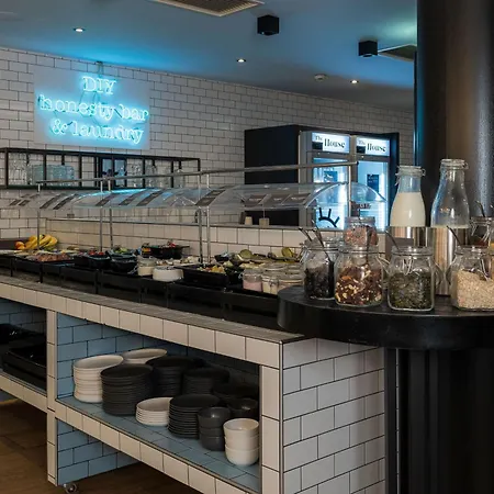 Ξενοδοχείο με διαμερίσματα The House Zell Am Τσελ αμ Ζέε