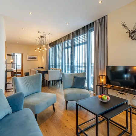 The House Zell Am 4*