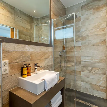 Aparthotel The House Zell Am 4*