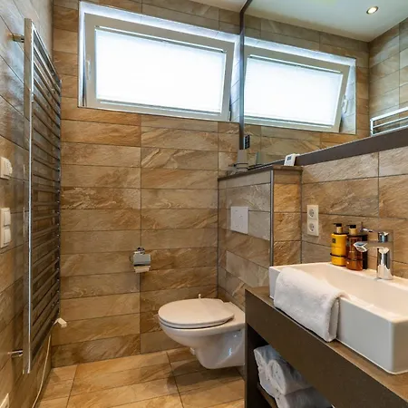 Aparthotel The House Zell Am 4*
