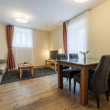 The House Zell Am Aparthotel 4*