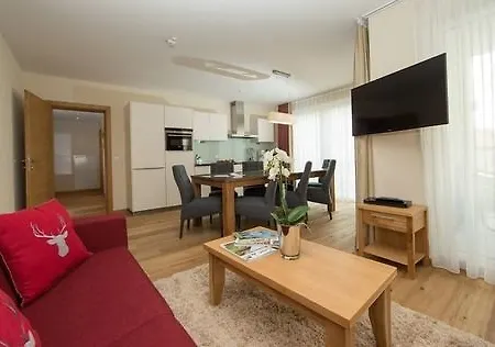 アパートホテル The House Zell Am ツェル アム ゼー