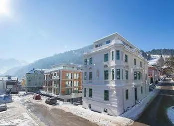 The House Zell Am アパートホテル