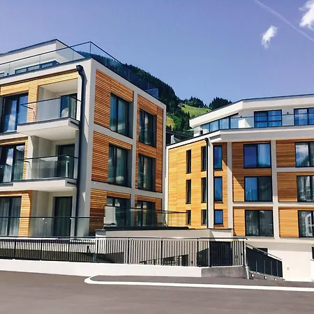 The House Zell Am アパートホテル 4*