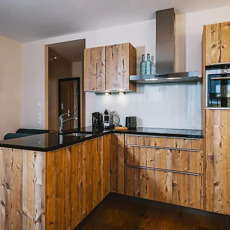 The House Zell Am 4*