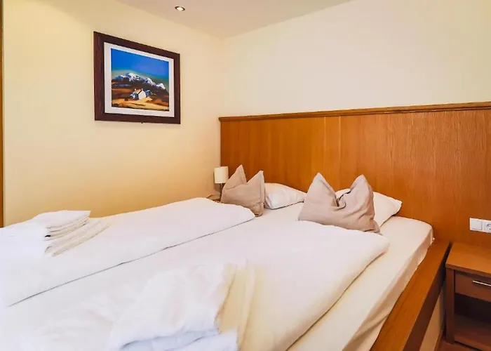 The House Zell Am Aparthotel