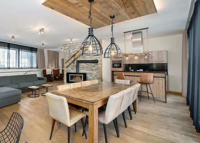 The House Zell Am Aparthotel 4*