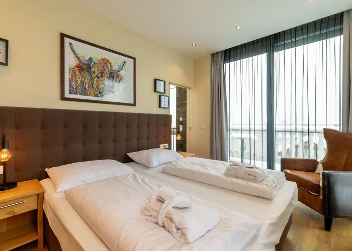 The House Zell Am 4*